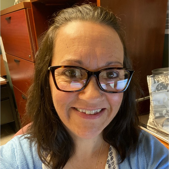 Meet your Posher, Lori - Picture 1 of 1
